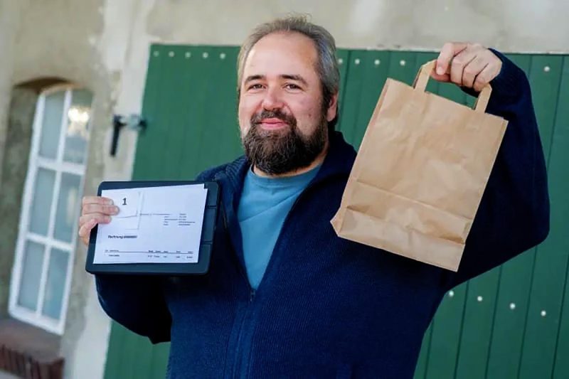 Michael Jaskulewicz with first german cannabis club weed